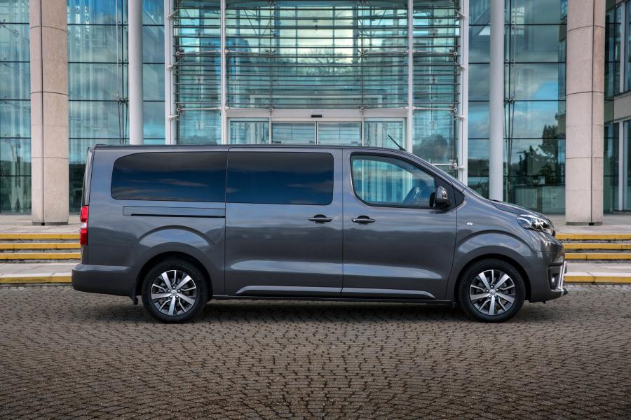  Toyota ProAce Verso VIP 2018 года  (UK) (фото 11 из 30)